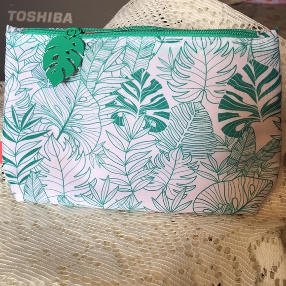 Ipsy green leaf Make up bag - Picture 4 of 4